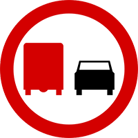 znak Zakaz wyprzedzania przez samochody ciężarowe. B-26